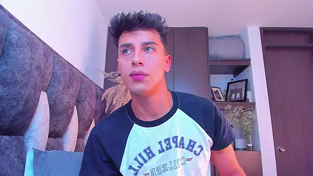 Snapshot of I_Gabriel chatting on 12/14/24, 09:02 I Gabriel online show from 12/14/24, 09:02