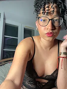 Snapshot of Lauyako chatting on 02/11/26, 10:15 Lauyako online show from 02/11/26, 10:15