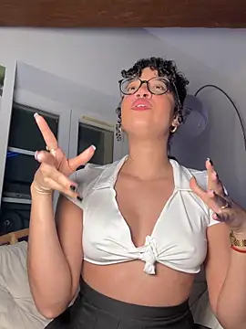 Snapshot of Lauyako chatting on 02/22/26, 10:52 Lauyako online show from 02/22/26, 10:52