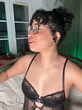 Snapshot of Lauyako chatting on 02/27/26, 09:04 Lauyako online show from 02/27/26, 09:04