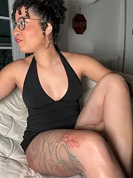 Snapshot of Lauyako chatting on 03/21/26, 06:00 Lauyako online show from 03/21/26, 06:00