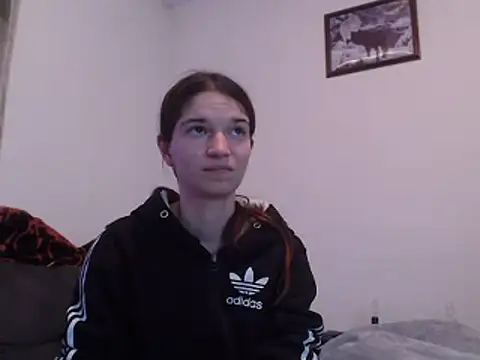 Snapshot of Geile-Luna chatting on 12/21/24, 06:34 Geile-Luna online show from 12/21/24, 06:34