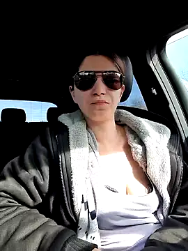 Snapshot of Geile-Luna chatting on 03/04/25, 12:33 Geile-Luna online show from 03/04/25, 12:33