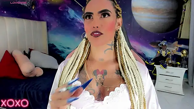 Snapshot of Nella_Dolls chatting on 08/06/26, 03:25 Nella Dolls online show from 08/06/26, 03:25