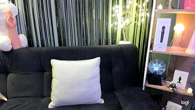 Snapshot of lilly_sweett chatting on 02/23/26, 11:02 lilly sweett online show from 02/23/26, 11:02