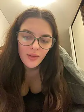 Snapshot of little_belucci chatting on 02/08/25, 08:10 little belucci online show from 02/08/25, 08:10