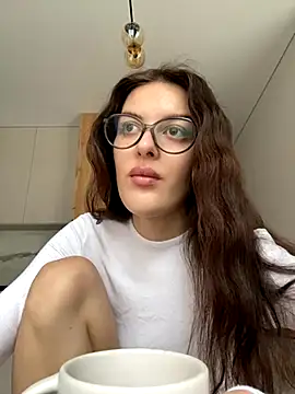 Snapshot of little_belucci chatting on 10/11/25, 01:31 little belucci online show from 10/11/25, 01:31