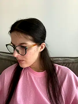 Snapshot of little_belucci chatting on 10/26/25, 01:28 little belucci online show from 10/26/25, 01:28