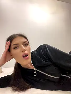 Snapshot of little_belucci chatting on 11/10/25, 03:00 little belucci online show from 11/10/25, 03:00