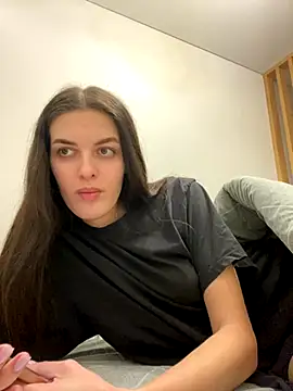 Snapshot of little_belucci chatting on 11/11/25, 05:02 little belucci online show from 11/11/25, 05:02