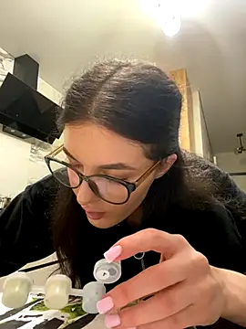 Snapshot of little_belucci chatting on 12/05/25, 02:58 little belucci online show from 12/05/25, 02:58