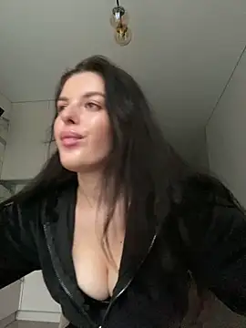 Snapshot of little_belucci chatting on 12/14/25, 12:54 little belucci online show from 12/14/25, 12:54