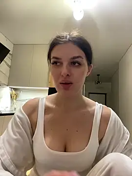 Snapshot of little_belucci chatting on 02/18/26, 04:03 little belucci online show from 02/18/26, 04:03