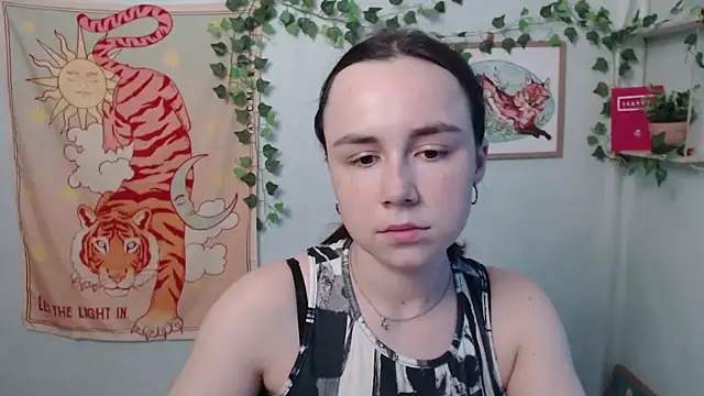 VeryVeryVeryShy  online show from 06/20/26, 05:43