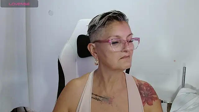 Snapshot of bety-cum2 chatting on 05/08/26, 11:54 bety-cum2 online show from 05/08/26, 11:54