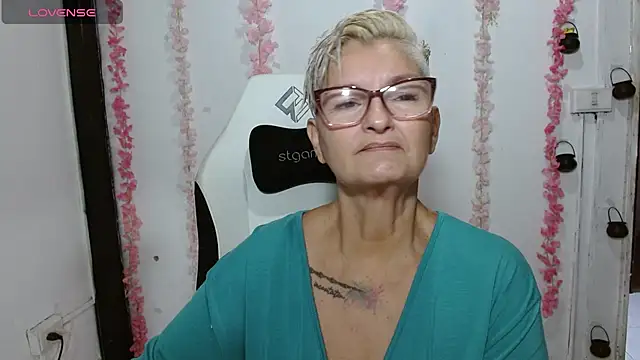 bety-cum2 online show from 07/11/26, 12:30