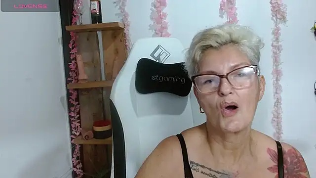 bety-cum2 online show from 07/23/26, 11:30