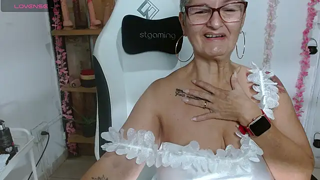 bety-cum2 online show from 07/27/26, 12:01