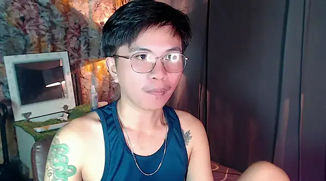 Snapshot of Sexy_Handsome_Drex chatting on 02/13/25, 08:38 Sexy Handsome Drex online show from 02/13/25, 08:38