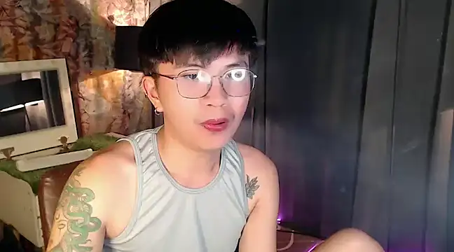 Snapshot of Sexy_Handsome_Drex chatting on 02/18/25, 08:38 Sexy Handsome Drex online show from 02/18/25, 08:38