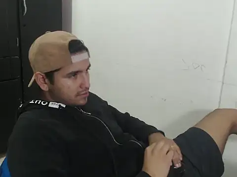 Snapshot of kylian_07 chatting on 11/14/25, 02:21 kylian 07 online show from 11/14/25, 02:21