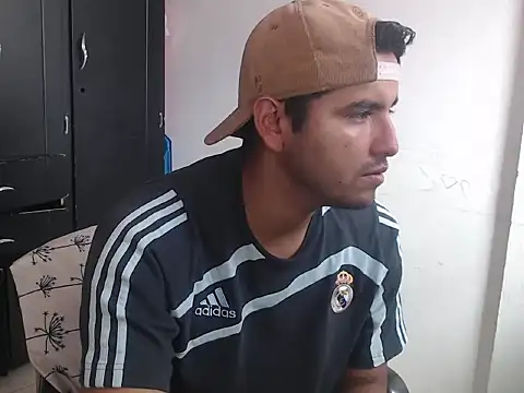 Snapshot of kylian_07 chatting on 11/16/25, 06:24 kylian 07 online show from 11/16/25, 06:24