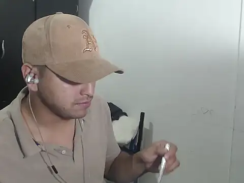 Snapshot of kylian_07 chatting on 11/27/25, 02:35 kylian 07 online show from 11/27/25, 02:35