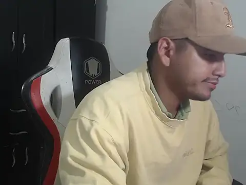 Snapshot of kylian_07 chatting on 02/17/26, 02:30 kylian 07 online show from 02/17/26, 02:30