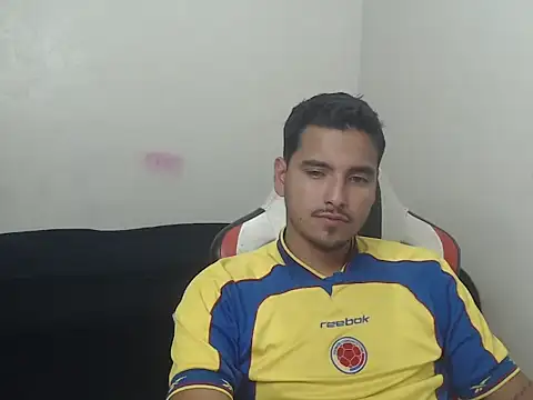 Snapshot of kylian_07 chatting on 07/08/26, 01:10 kylian 07 online show from 07/08/26, 01:10