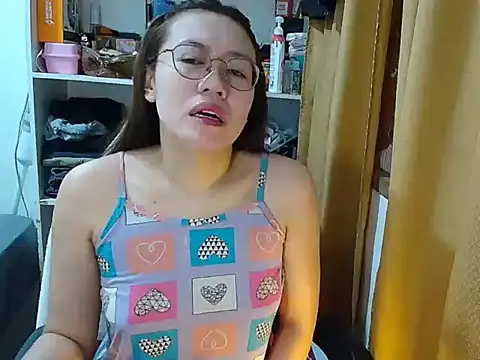 Snapshot of crizzybel chatting on 12/22/25, 08:11 crizzybel online show from 12/22/25, 08:11