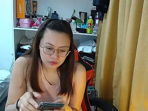 Snapshot of crizzybel chatting on 02/02/26, 03:44 crizzybel online show from 02/02/26, 03:44