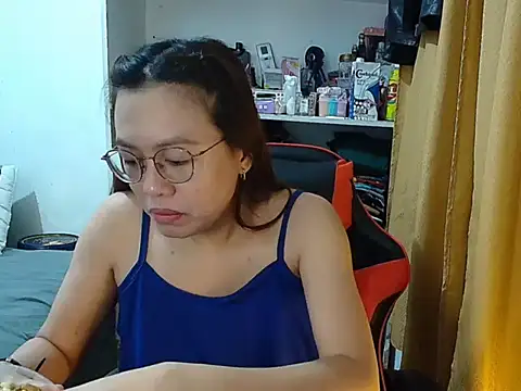 Snapshot of crizzybel chatting on 02/10/26, 10:03 crizzybel online show from 02/10/26, 10:03