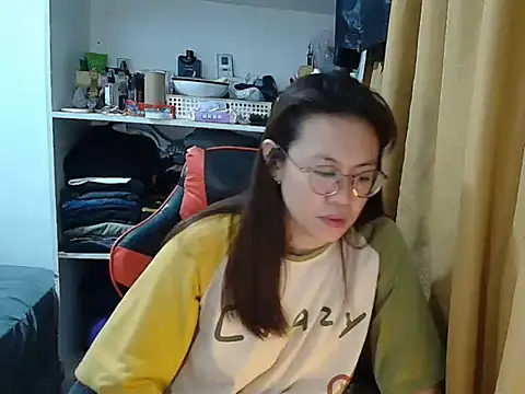 Snapshot of crizzybel chatting on 02/15/26, 06:10 crizzybel online show from 02/15/26, 06:10