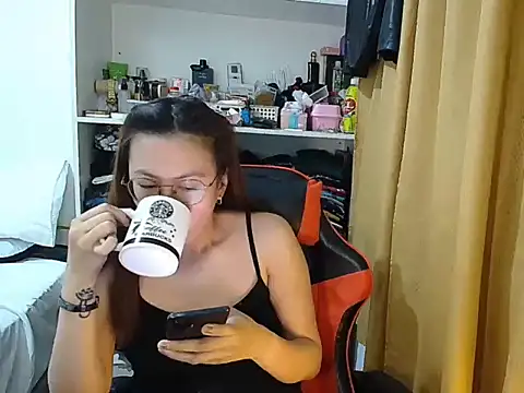 Snapshot of crizzybel chatting on 02/22/26, 05:22 crizzybel online show from 02/22/26, 05:22