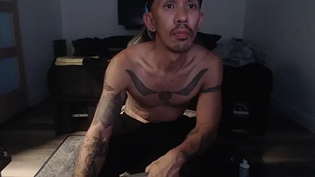 Snapshot of inc25cb@xh chatting on 12/13/25, 11:21 inc25cbxh online show from 12/13/25, 11:21