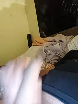 Snapshot of MWM49 chatting on 10/24/25, 07:32 MWM49 online show from 10/24/25, 07:32