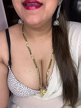 Snapshot of Zoya_Varma004 chatting on 05/15/26, 10:55 Zoya Varma004 online show from 05/15/26, 10:55