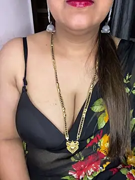 Snapshot of Zoya_Varma004 chatting on 05/17/26, 11:17 Zoya Varma004 online show from 05/17/26, 11:17