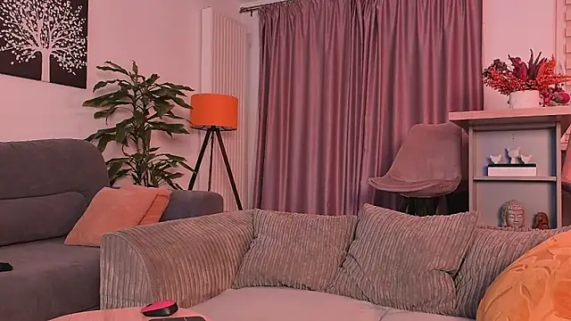 Snapshot of MayaCroft chatting on 11/18/25, 06:23 MayaCroft online show from 11/18/25, 06:23