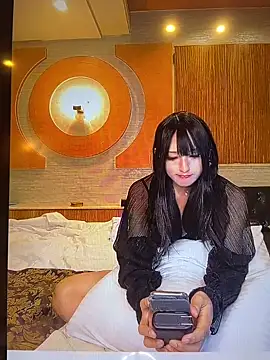 Snapshot of Chika-ch chatting on 10/15/25, 04:45 Chika-ch online show from 10/15/25, 04:45