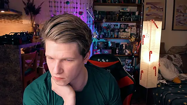 Snapshot of Breston_Sweet chatting on 12/18/24, 05:10 Breston Sweet online show from 12/18/24, 05:10