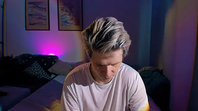 Snapshot of Breston_Sweet chatting on 09/18/25, 03:58 Breston Sweet online show from 09/18/25, 03:58