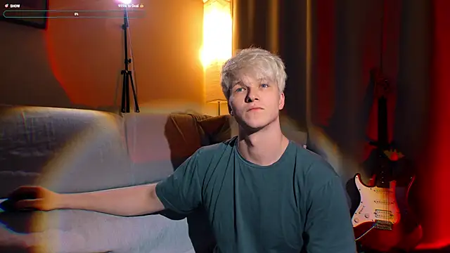 Snapshot of Breston_Sweet chatting on 10/28/25, 02:48 Breston Sweet online show from 10/28/25, 02:48