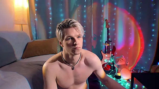 Snapshot of Breston_Sweet chatting on 12/17/25, 11:22 Breston Sweet online show from 12/17/25, 11:22