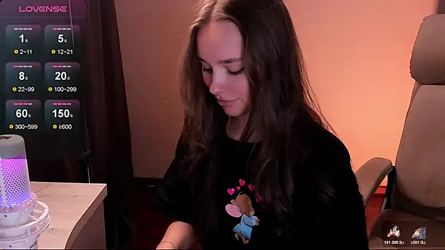 Snapshot of AliceOrlova chatting on 11/19/25, 02:17 AliceOrlova online show from 11/19/25, 02:17