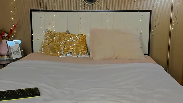 Snapshot of mailymilf chatting on 11/23/25, 12:05 mailymilf online show from 11/23/25, 12:05