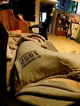 Snapshot of anonymus9006 chatting on 12/18/25, 02:23 anonymus9006 online show from 12/18/25, 02:23