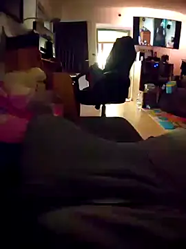 Snapshot of anonymus9006 chatting on 04/15/26, 04:03 anonymus9006 online show from 04/15/26, 04:03