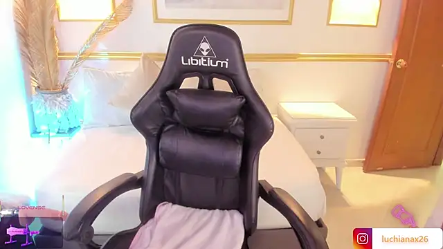 lucy26  online show from 01/31/25, 02:26