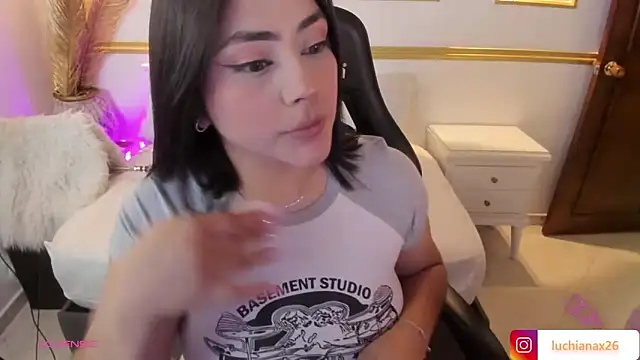 lucy26  online show from 03/01/25, 07:41